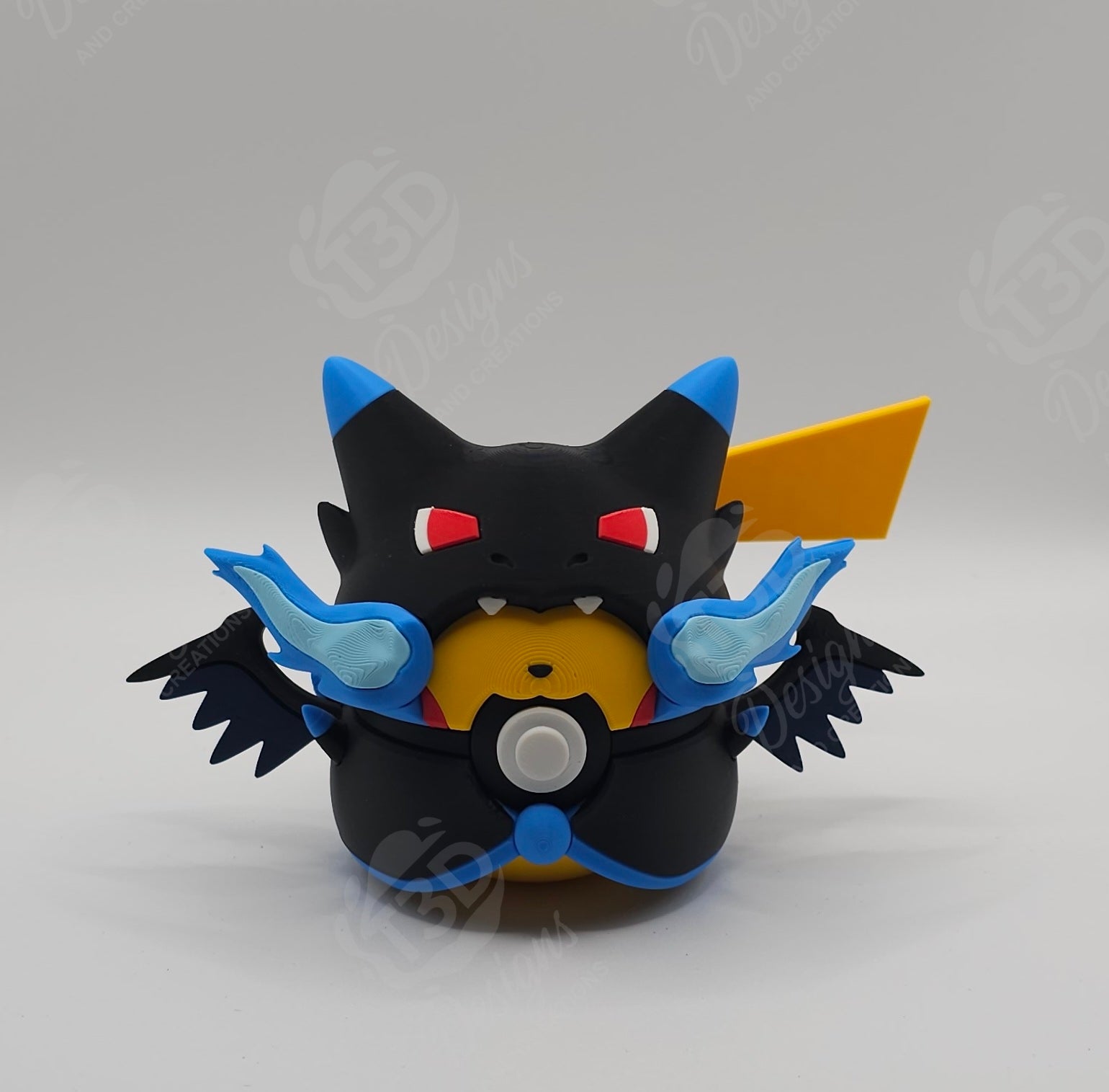 Poncho Pikachu - Charizard